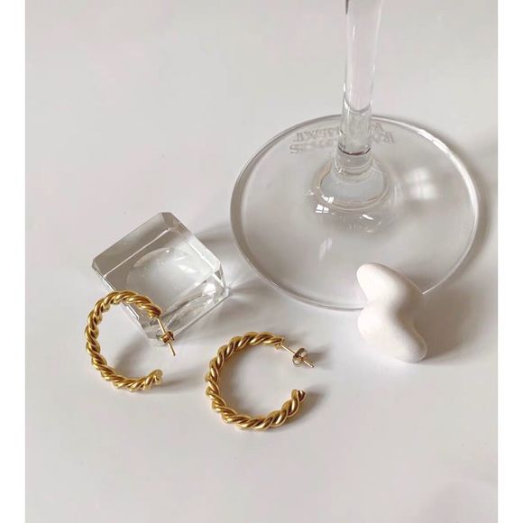 18K Thick Gold Plated Faye Rope Twist C Hoops Earrings - Picture 4 of 6